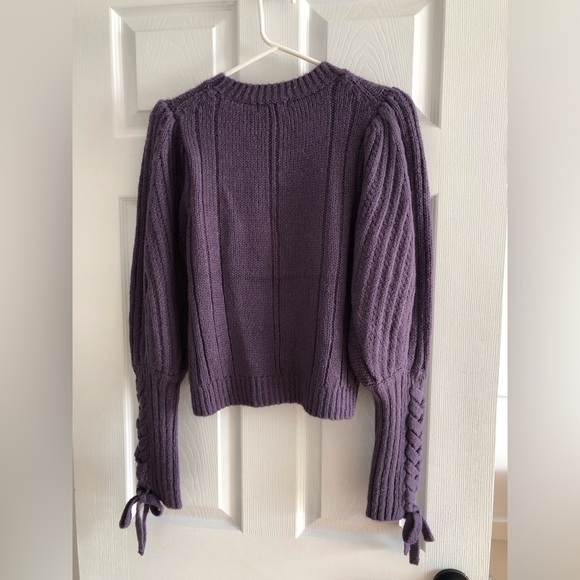 Like New Sweater from 525 America - Picture 3 of 11